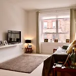 2 Bedroom Flat In Edinburgh